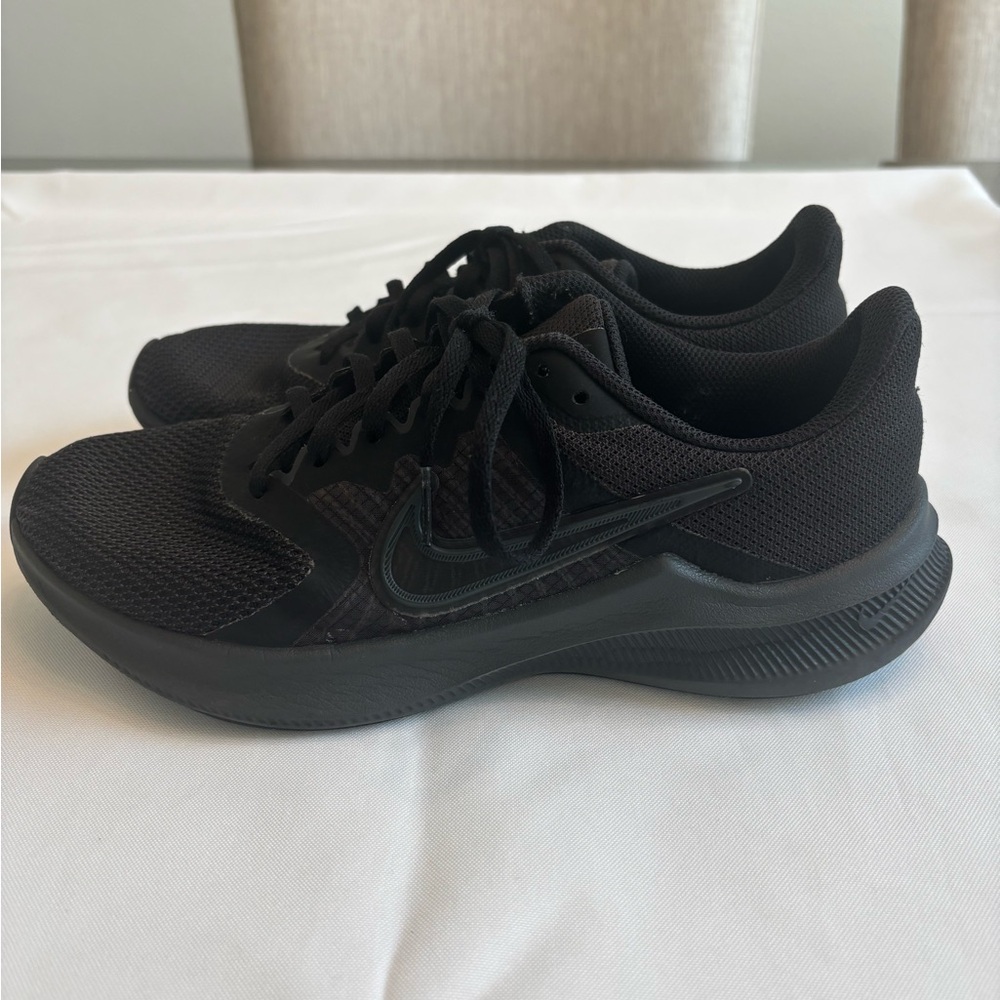 Nike Women’s Black Size 7.5 Running Shoes